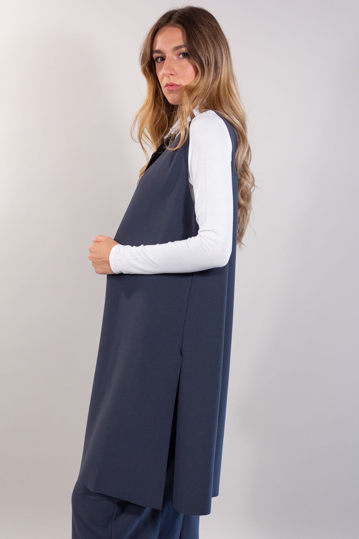 LONG RAW CUT VEST