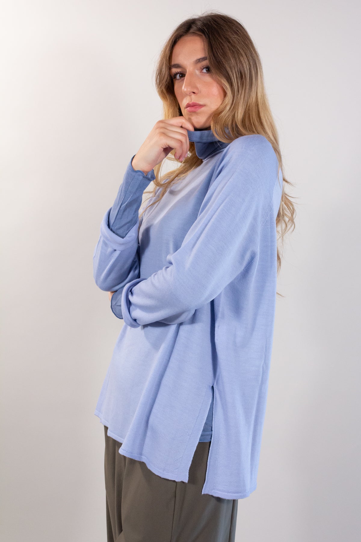 PURE FINE WOOL SWEATER WITH SIDE SLITS