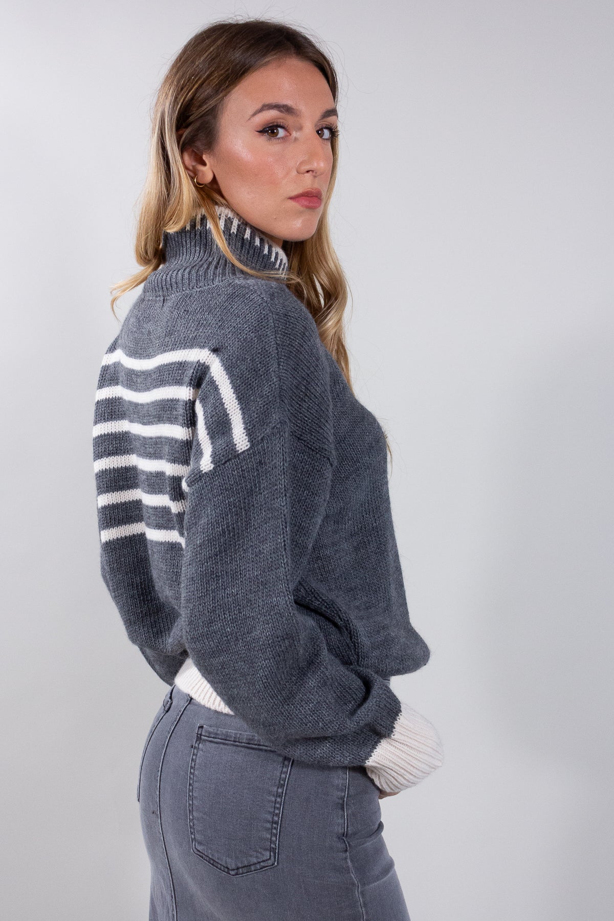 STRIPED KNIT STITCH SWEATER